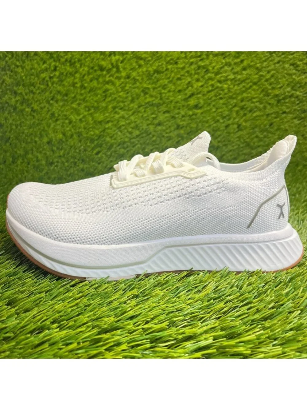 Flux Adapt Runner White Gum Womens Size 6.5 Running Athletic Walking Knit Shoes
